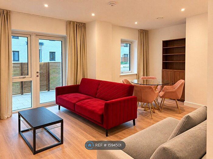 1 Bedroom Flat To Rent In Riviera House, Twickenham, TW2
