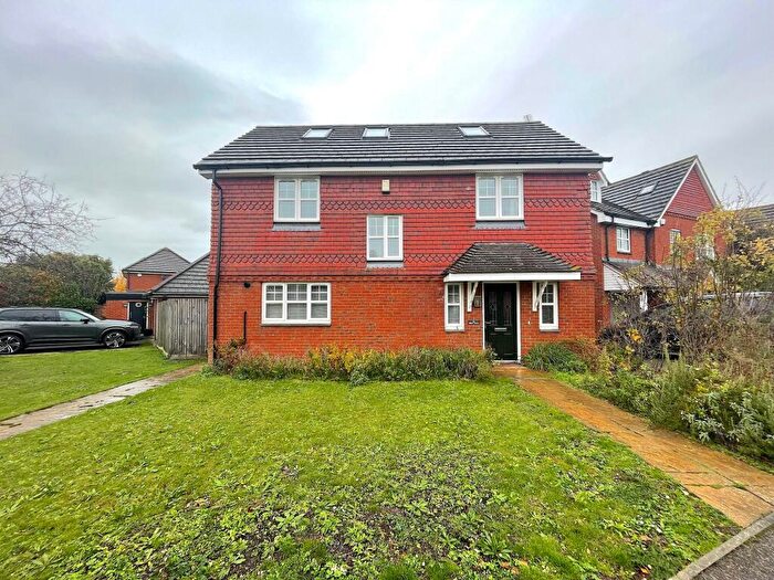 5 Bedroom Detached House For Sale In Hilton Close, Faversham, ME13