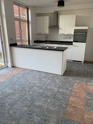 2 Bedroom Flat To Rent In De Parys Avenue, Bedford, MK40