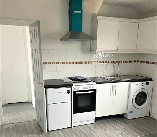 1 Bedroom Flat To Rent In Tweedsmuir Road, Cardiff(City), CF24