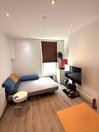 Studio To Rent In Studio Tunrpike Lane, London, London, London, N8