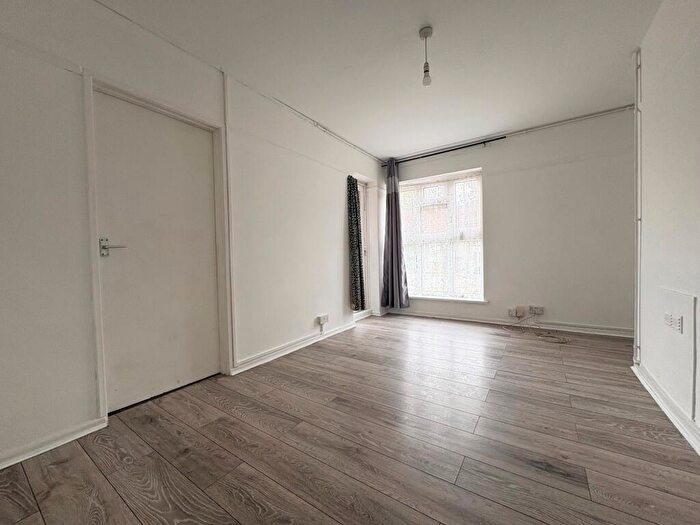 1 Bedroom Flat To Rent In Mcentee Avenue, Walthamstow, E17