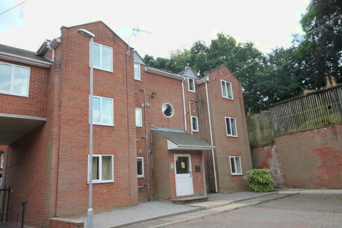 2 Bedroom Flat To Rent In Delph Court, Woodhouse, Leeds, LS6