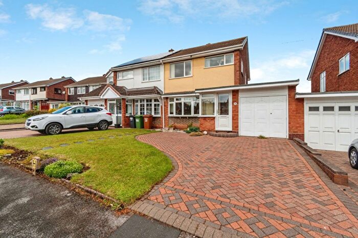 3 Bedroom Semi Detached House For Sale In Middleton Road, Walsall, West Midlands, WS8
