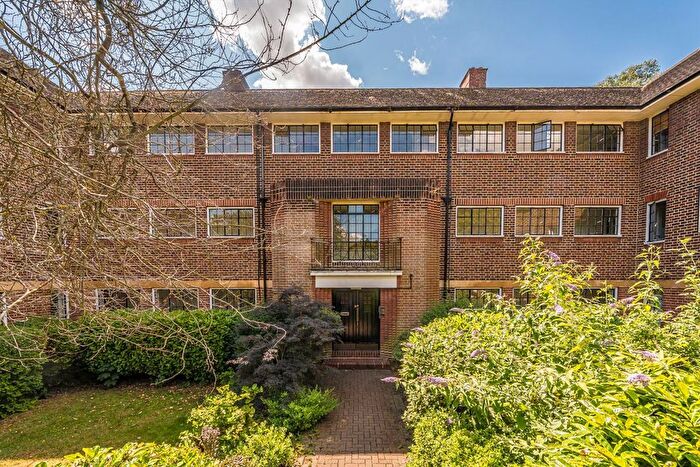 2 Bedroom Flat To Rent In Berkley Close, Twickenham, TW2