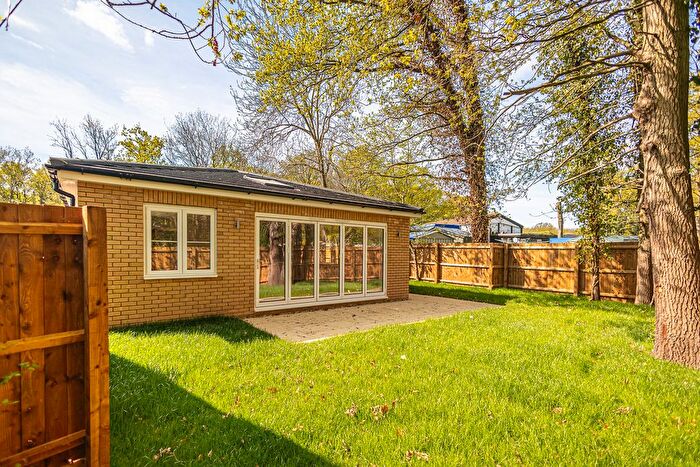 2 Bedroom Bungalow For Sale In Gardeners Mews, Crays Hill, CM11