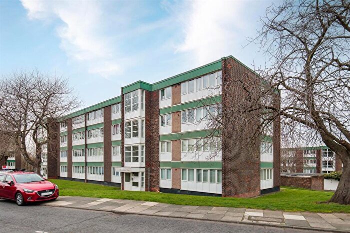 2 Bedroom Flat To Rent In Haydon Close, Newcastle Upon Tyne, NE3