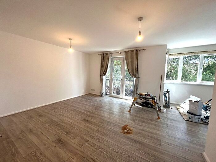 2 Bedroom Flat To Rent In Amhurst Walk, Thamesmead, SE28