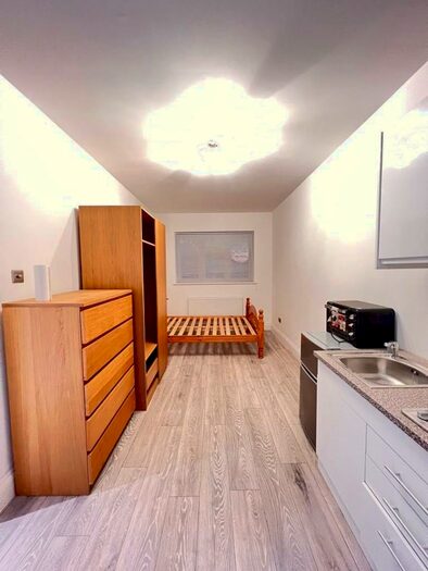 Flat To Rent In Studio Flat - Coniston Road, Bromley, BR1
