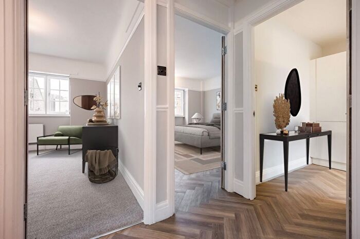 3 Bedroom Flat To Rent In Richmond Hill, Bournemouth, BH2