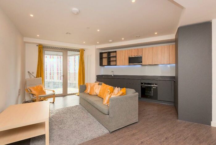 2 Bedroom Flat To Rent In Western Gateway, London, E16