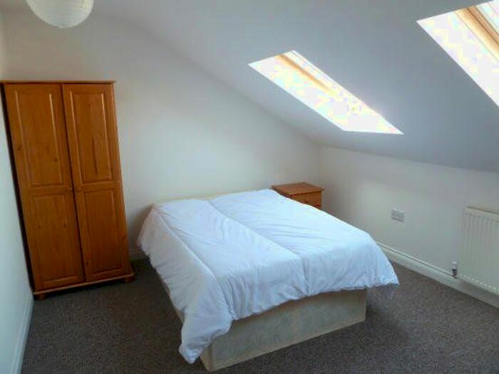 3 Bedroom Flat To Rent In Flat - Room, Ermington Terrace, Plymouth, PL4