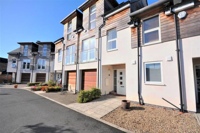 3 Bedroom Town House To Rent In Newborough Street, York, YO30