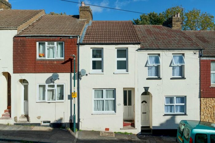 2 Bedroom Terraced House To Rent In Melbourne Road, Chatham, ME4