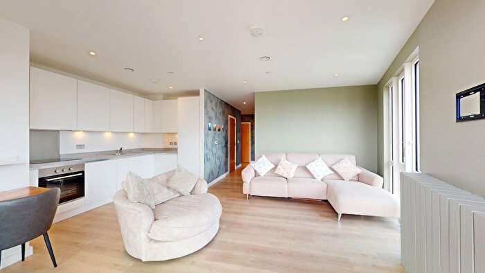 2 Bedroom Flat To Rent In Addiscombe Grove, Croydon, CR0