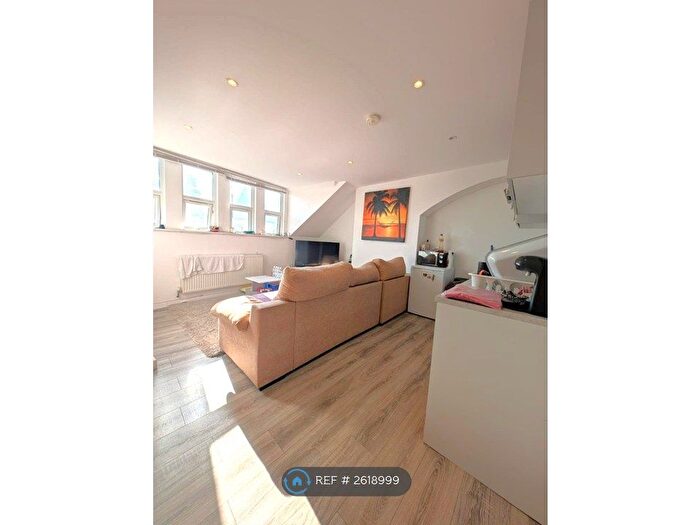 1 Bedroom Flat To Rent In George Lane, London, E18