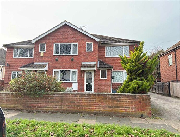 2 Bedroom Apartment To Rent In Queens Annes Court, SS0