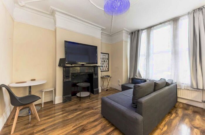 1 Bedroom Flat To Rent In Edgeley Road, London, SW4