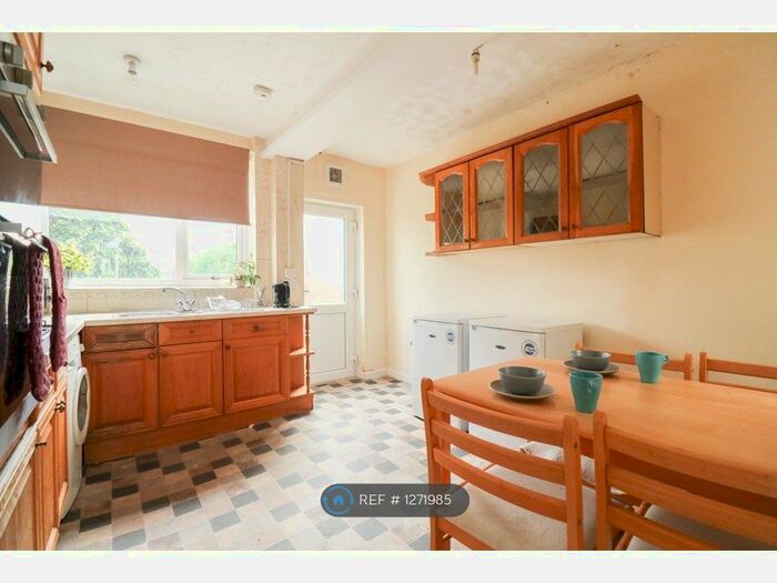 4 Bedroom Semi-Detached House To Rent In Queens Road, Leicester LE2