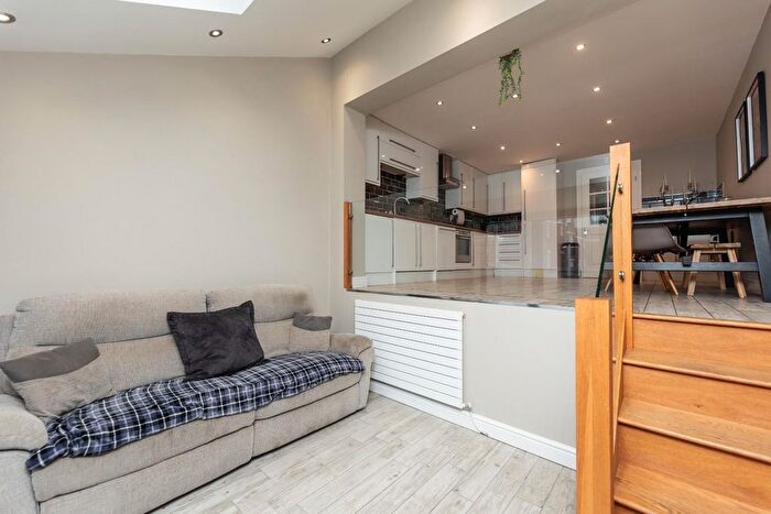 3 Bedroom Town House For Sale In Elderberry View, Whitwood, Castleford, WF10