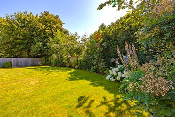 5 Bedroom Detached House For Sale In High Street, Standlake, OX29