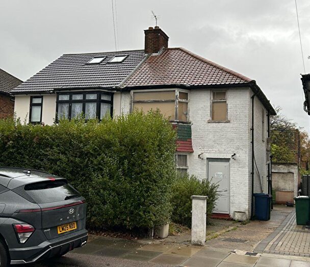 3 Bedroom Semi Detached House For Sale In Cheviot Gardens, Cricklewood, London, NW2