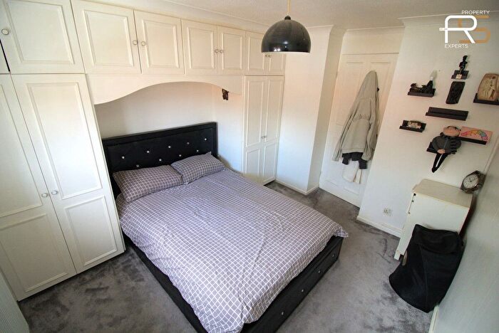 2 Bedroom End Of Terrace House To Rent In Stapleford Close, Chingford, E4