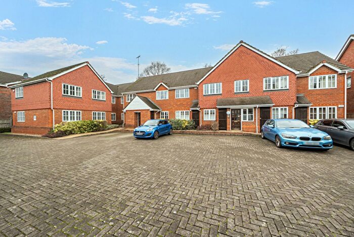 2 Bedroom Maisonette For Sale In Vale Farm Road, Woking, GU21
