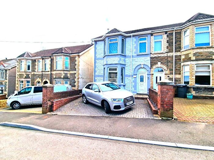 3 Bedroom Semi-Detached House For Sale In Woodbine Road, Blackwood, Caerphilly (County Of), NP12