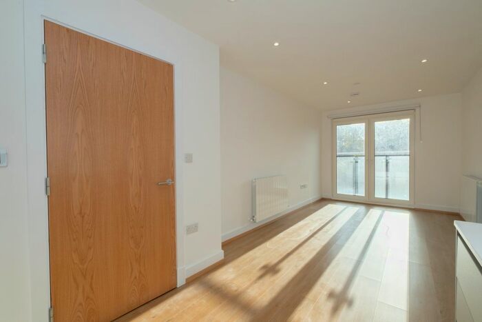 1 Bedroom Flat To Rent In Well Farm Road, Whyteleafe, CR3