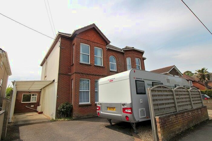 1 Bedroom Flat To Rent In The Ferns, Christchurch Road, Barton On Sea, Hampshire., BH25