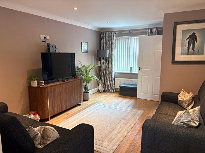 4 Bedroom Semi-detached House To Rent In Paddock Way, Hinckley, LE10