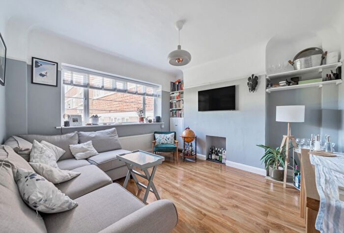 2 Bedroom Flat For Sale In New Park Road, London, SW2