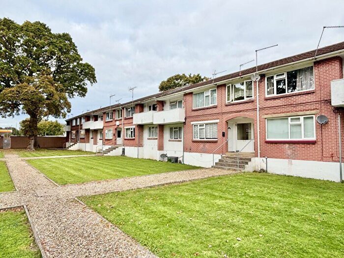 2 Bedroom Flat For Sale In Plantation Road, Darbys Corner, BH17