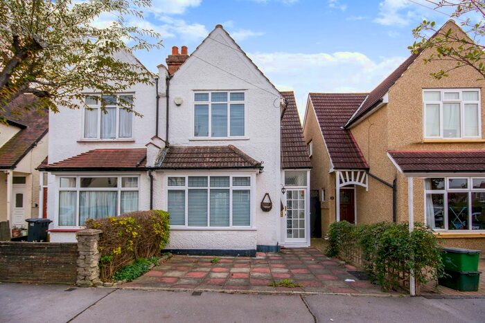 3 Bedroom Property To Rent In Woodside Court Road, Croydon, CR0