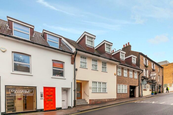 2 Bedroom Flat To Rent In Castle Street, Guildford, GU1
