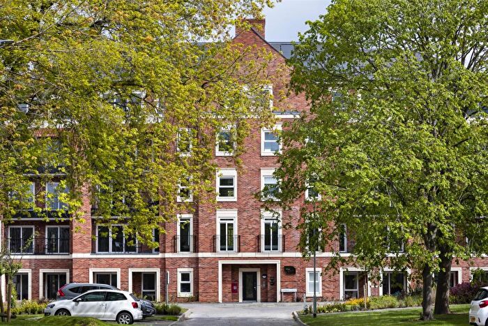 2 Bedroom Apartment For Sale In Burr Court, Whetstone, London, N20