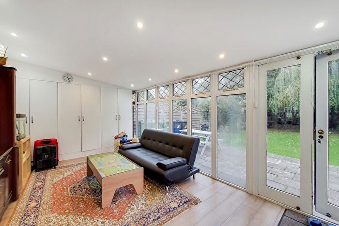 4 Bedroom Semi-Detached House To Rent In Highfield Road, Acton, W3
