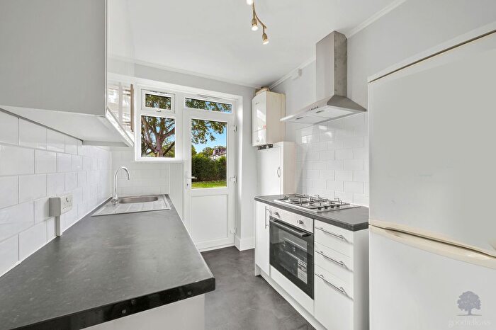 2 Bedroom Flat To Rent In Central Gardens, Morden, Surrey, SM4