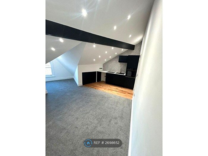 1 Bedroom Flat To Rent In Crescent View, Lytham St. Annes, FY8