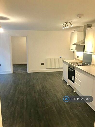 2 Bedroom Flat To Rent In Rosebery Lodge, Epsom, KT18