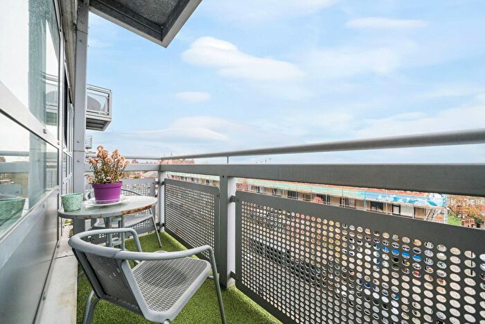 2 Bedroom Flat For Sale In Courtenay House, Brixton Hill, London, SW2