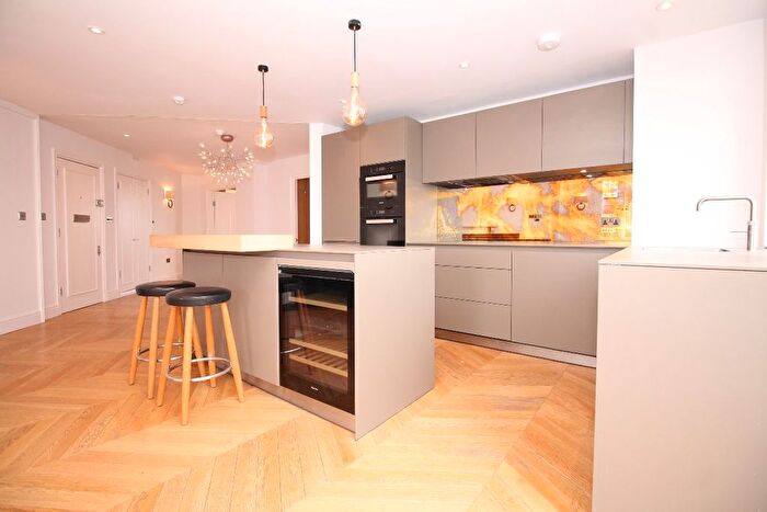 3 Bedroom Flat To Rent In Whitelands House, Cheltenham Terrace, Sloan Square, SW3