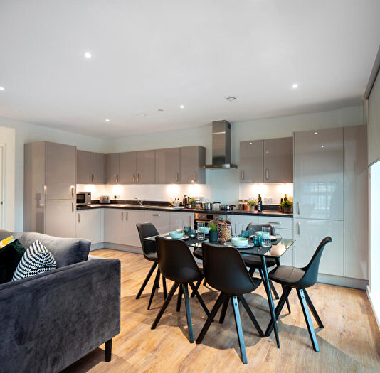 3 Bedroom Flat To Rent In Fizzy Ea A - Silvertown Way, London, E16