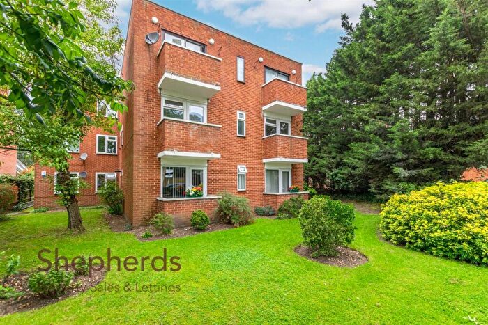 3 Bedroom Flat For Sale In Cock Lane, Hoddesdon, EN11