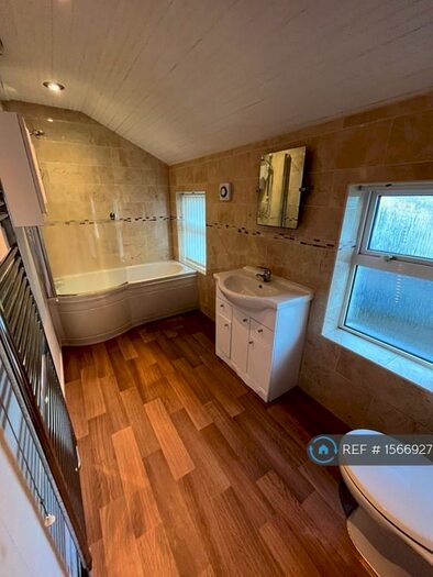 4 Bedroom Detached House To Rent In Beach Road, Bangor, LL57