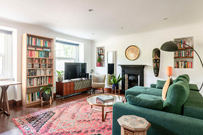 2 Bedroom Apartment For Sale In Shooters Hill Road, London, SE3