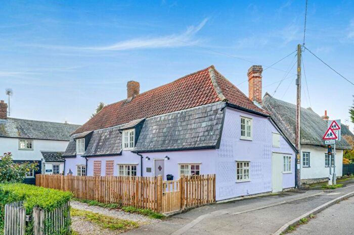 3 Bedroom Detached House For Sale In High Street, Debden, Saffron Walden, Essex, CB11