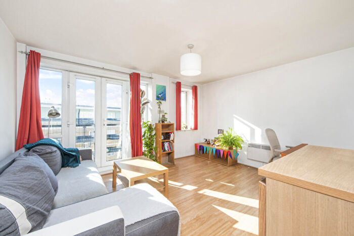 1 Bedroom Flat To Rent In Locksons Close, East India And Lansbury, E14