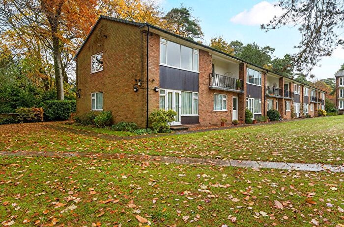 2 Bedroom Flat For Sale In Hindhead, Surrey, GU26
